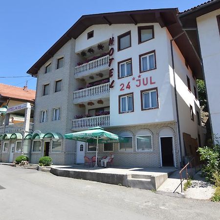 Hotel 24 Jul Плевля Екстериор снимка