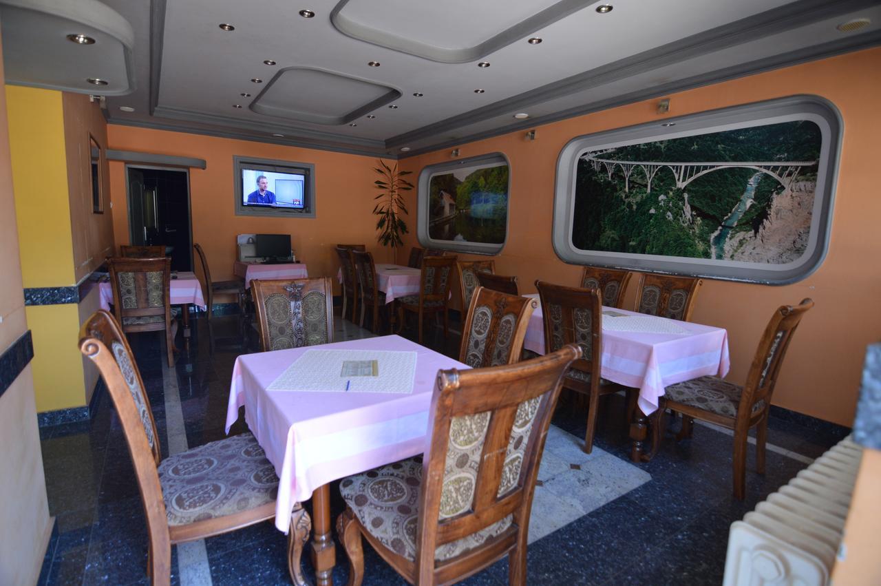 Hotel 24 Jul Плевля Екстериор снимка