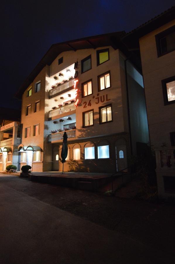 Hotel 24 Jul Плевля Екстериор снимка