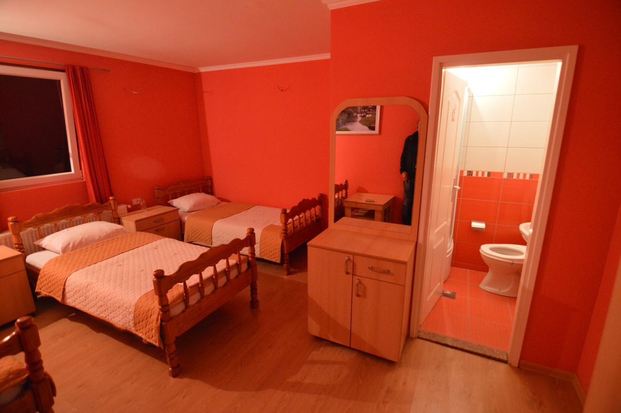 Hotel 24 Jul Плевля Екстериор снимка