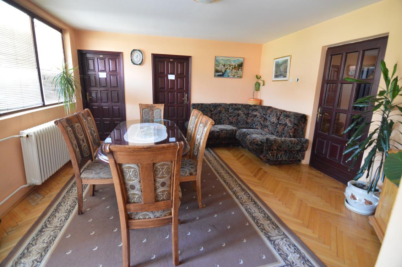 Hotel 24 Jul Плевля Екстериор снимка