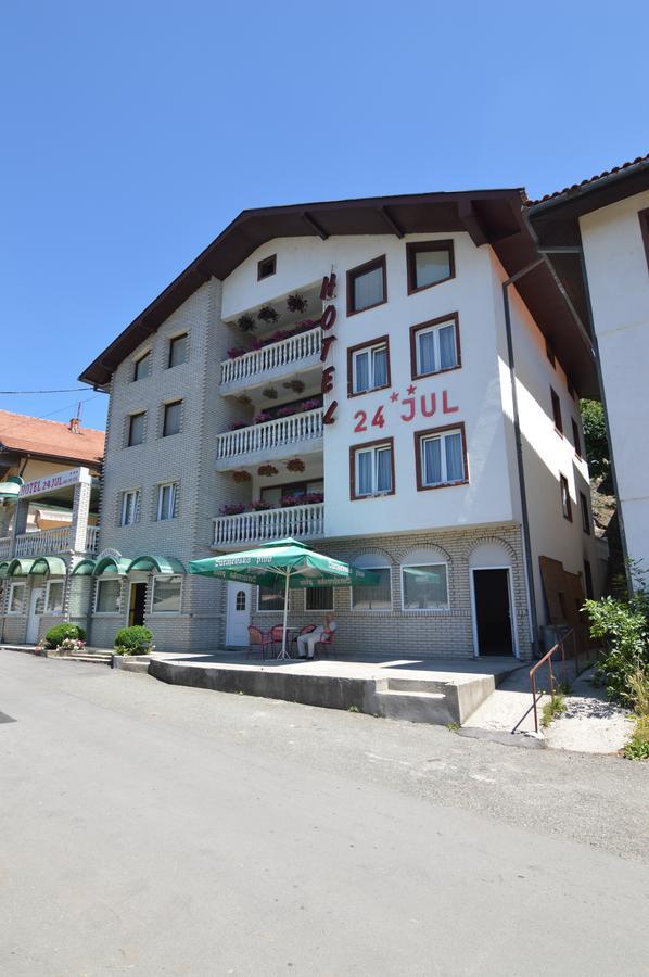 Hotel 24 Jul Плевля Екстериор снимка