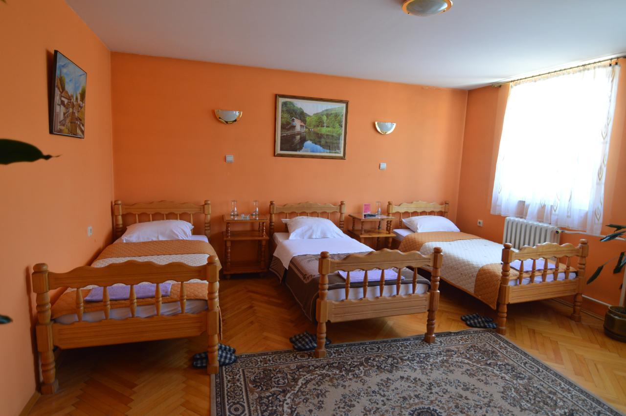 Hotel 24 Jul Плевля Екстериор снимка