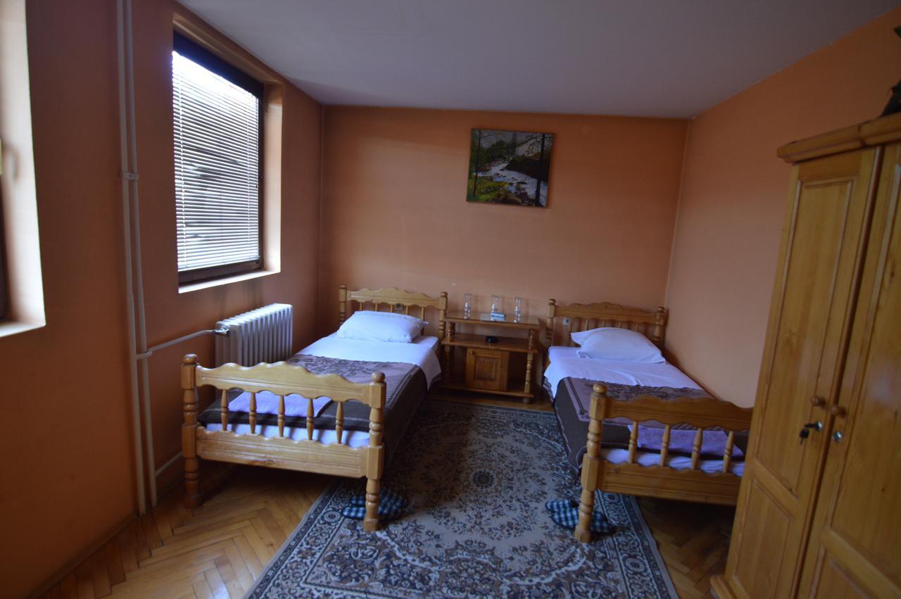 Hotel 24 Jul Плевля Екстериор снимка