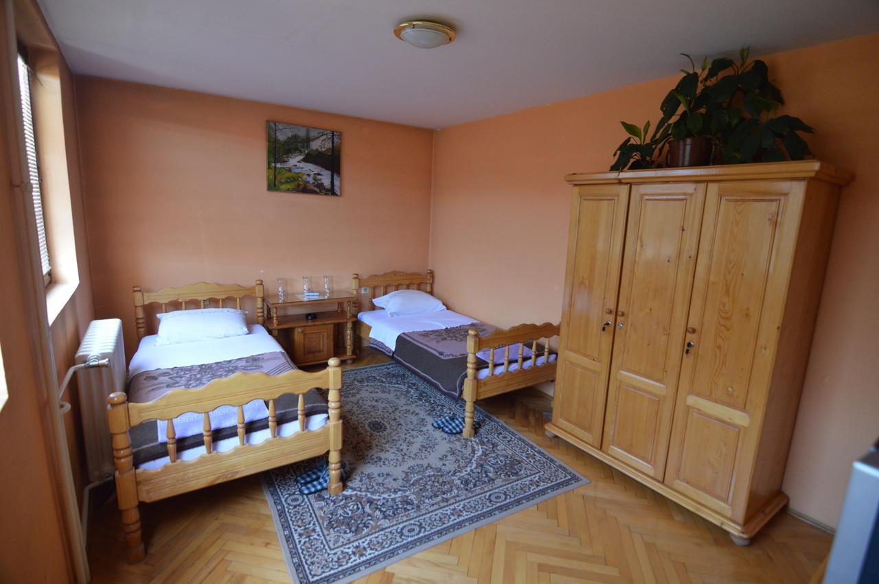 Hotel 24 Jul Плевля Екстериор снимка