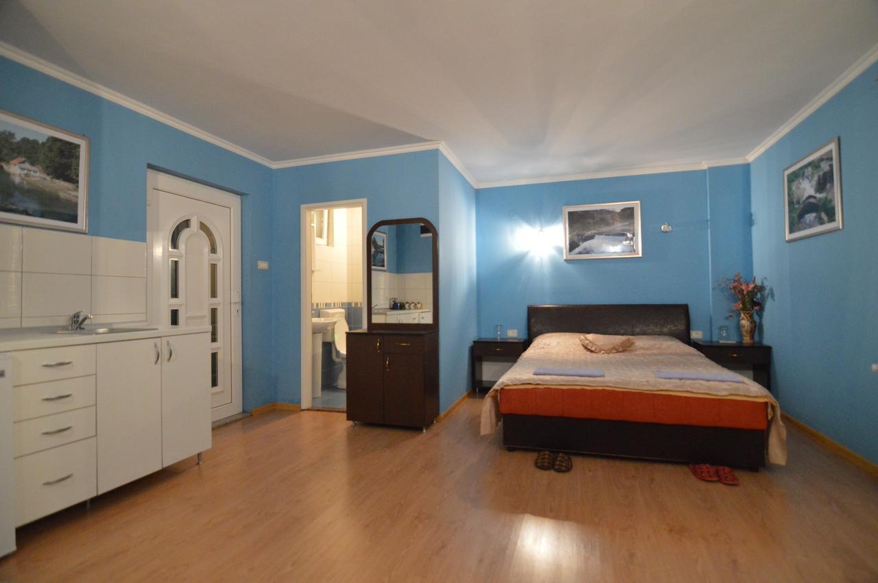 Hotel 24 Jul Плевля Екстериор снимка