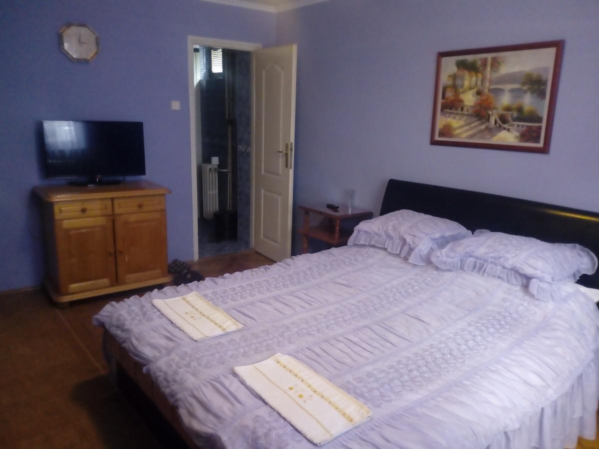 Hotel 24 Jul Плевля Екстериор снимка