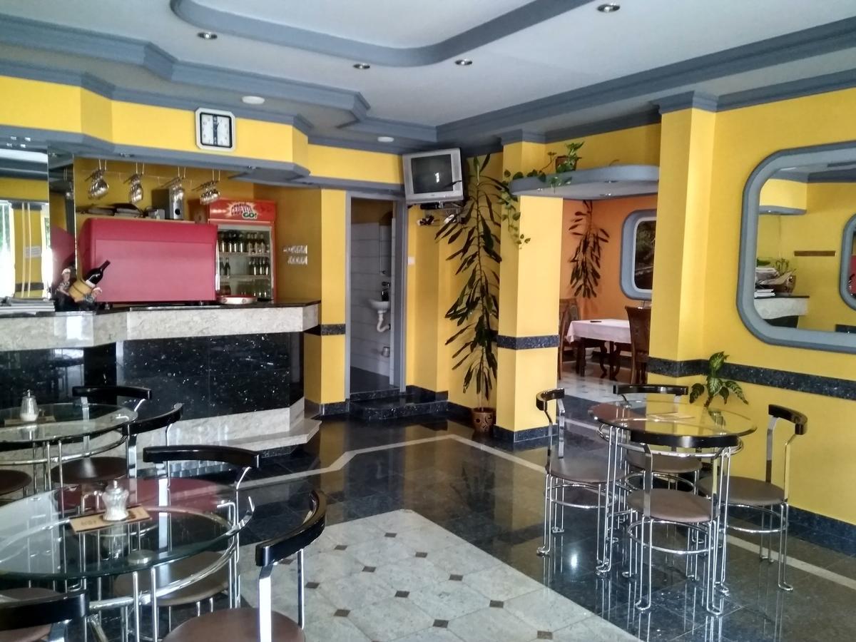 Hotel 24 Jul Плевля Екстериор снимка